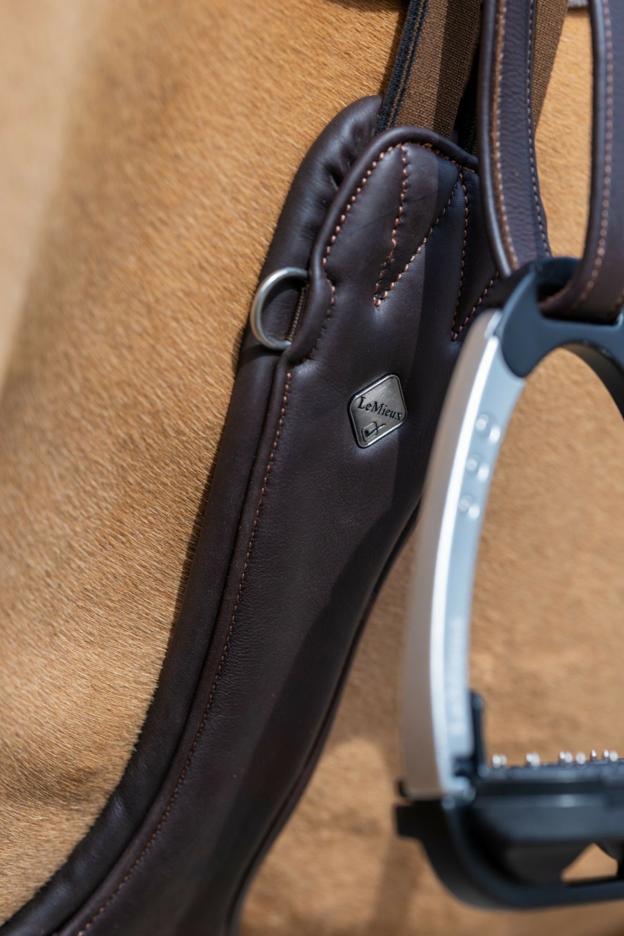 Horse LeMieux Girths | Gel-Tek Anatomic Jumping Girth Brown